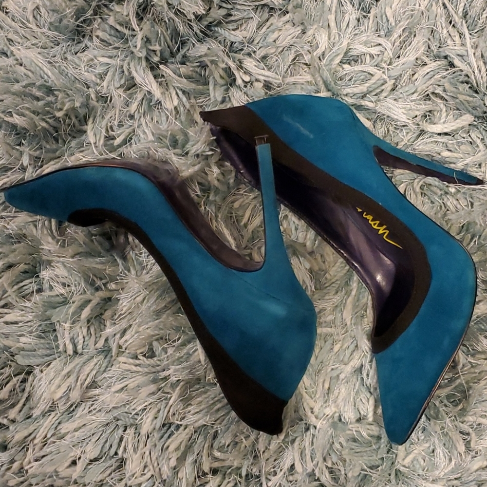 Pumps - Picture 4 of 5